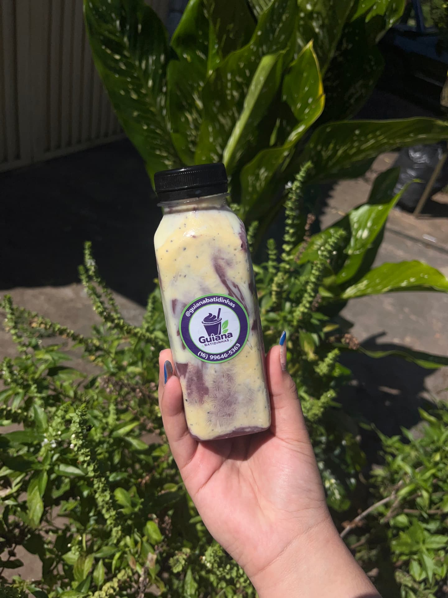 Batidinha de açaí com creme de maracujá